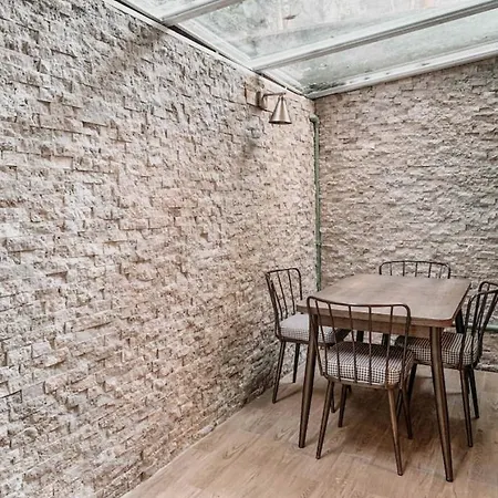 Very Central Cihangir, Cozy 1+1 公寓