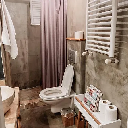 Very Central Cihangir, Cozy 1+1